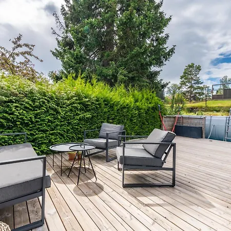 Relaxed Getaway With Heated Swimming Pool *